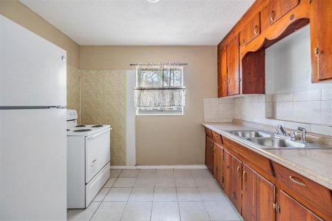 House in Saint Petersburg, Florida 3 bedrooms, 190.73 sq.m. № 1538396 - photo 12