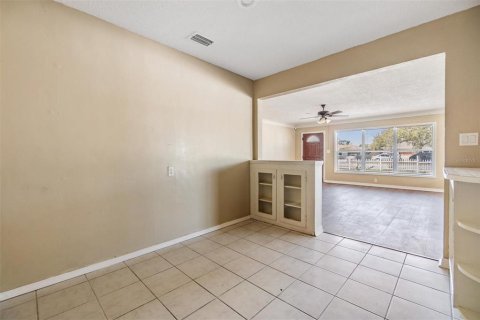 House in Saint Petersburg, Florida 3 bedrooms, 190.73 sq.m. № 1538396 - photo 24