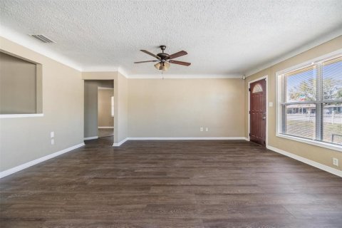 House in Saint Petersburg, Florida 3 bedrooms, 190.73 sq.m. № 1538396 - photo 10