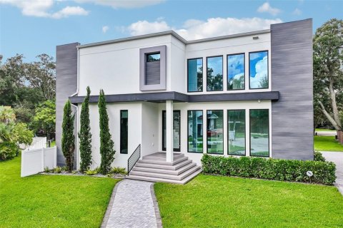 Casa en Tampa, Florida 4 dormitorios, 274.34 m2 № 2380405