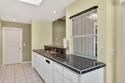 House in Gainesville, Florida 4 bedrooms, 177.44 sq.m. № 2218108 - photo 11