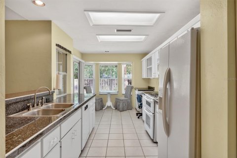 House in Gainesville, Florida 4 bedrooms, 177.44 sq.m. № 2218108 - photo 7