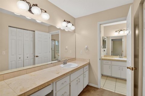 House in Gainesville, Florida 4 bedrooms, 177.44 sq.m. № 2218108 - photo 17
