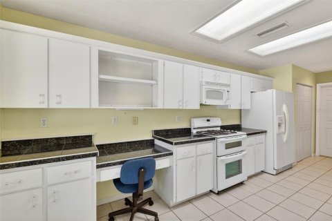 House in Gainesville, Florida 4 bedrooms, 177.44 sq.m. № 2218108 - photo 8