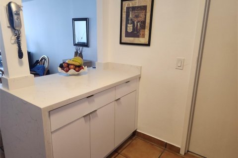 Condominio en alquiler en Hollywood, Florida, 1 dormitorio, 91.04 m2 № 1103453 - foto 1