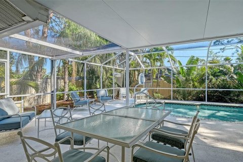 House in Sarasota, Florida 3 bedrooms, 126.16 sq.m. № 2212283 - photo 4