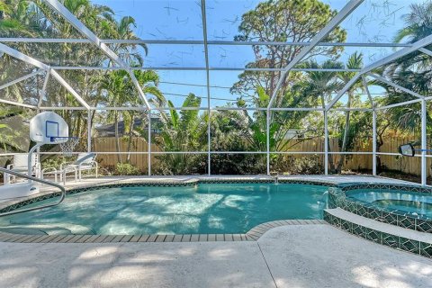House in Sarasota, Florida 3 bedrooms, 126.16 sq.m. № 2212283 - photo 6