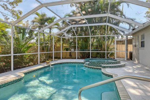 House in Sarasota, Florida 3 bedrooms, 126.16 sq.m. № 2212283 - photo 8