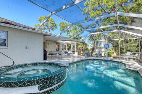 House in Sarasota, Florida 3 bedrooms, 126.16 sq.m. № 2212283 - photo 10