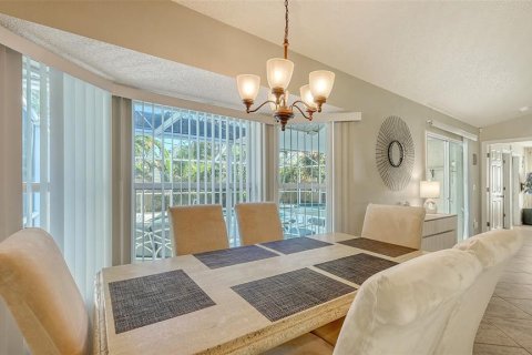 House in Sarasota, Florida 3 bedrooms, 126.16 sq.m. № 2212283 - photo 17