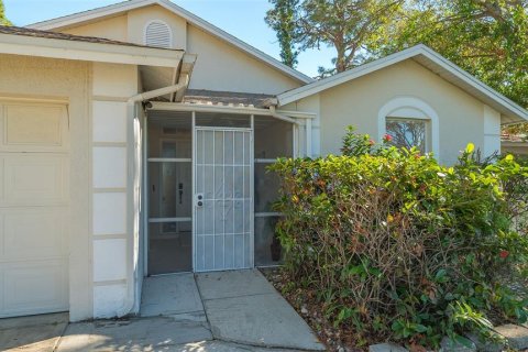 House in Sarasota, Florida 3 bedrooms, 126.16 sq.m. № 2212283 - photo 2