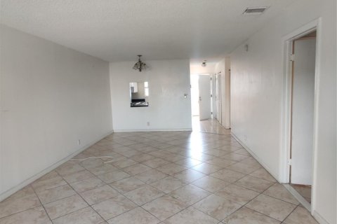 Condo in Coral Springs, Florida, 2 bedrooms  № 1177045 - photo 1
