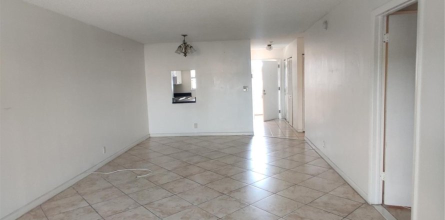 Condo in Coral Springs, Florida, 2 bedrooms № 1177045