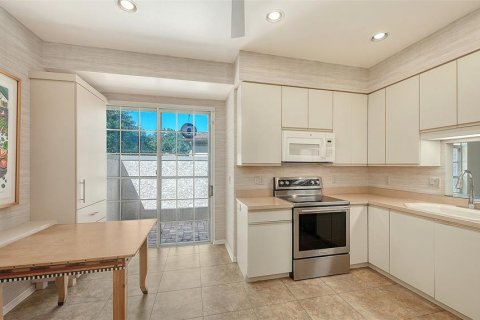 House in Sarasota, Florida 3 bedrooms, 172.43 sq.m. № 2259096 - photo 9