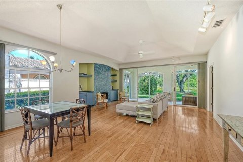 House in Sarasota, Florida 3 bedrooms, 172.43 sq.m. № 2259096 - photo 3