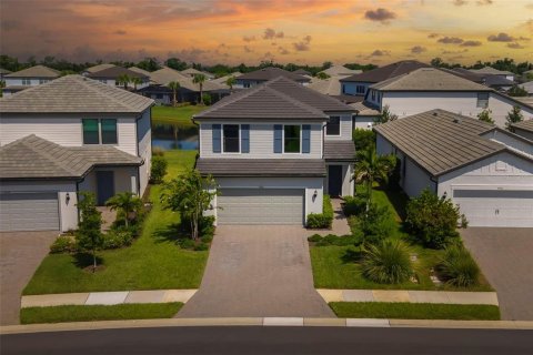 Villa ou maison à vendre à Lakewood Ranch, Floride: 5 chambres, 245.08 m2 № 2149780 - photo 2