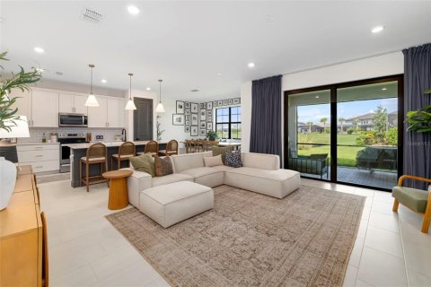 Villa ou maison à vendre à Lakewood Ranch, Floride: 5 chambres, 245.08 m2 № 2149780 - photo 3