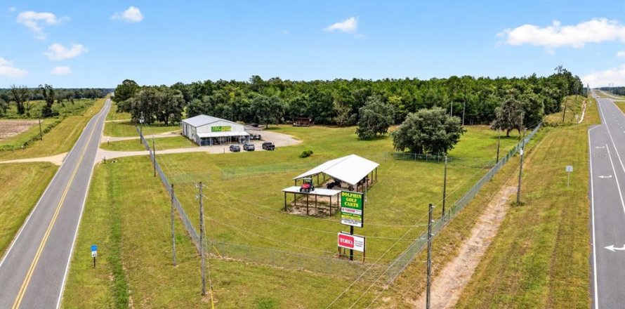 Propiedad comercial en Bronson, Florida 305.65 m2 № 2410552