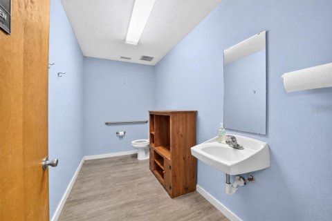 Propiedad comercial en venta en Bronson, Florida, 305.65 m2 № 2410552 - foto 18