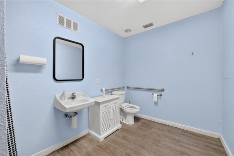 Propiedad comercial en venta en Bronson, Florida, 305.65 m2 № 2410552 - foto 19