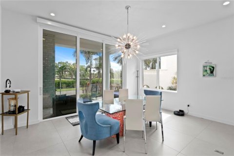 House in Saint Petersburg, Florida 4 bedrooms, 400.13 sq.m. № 2166585 - photo 22