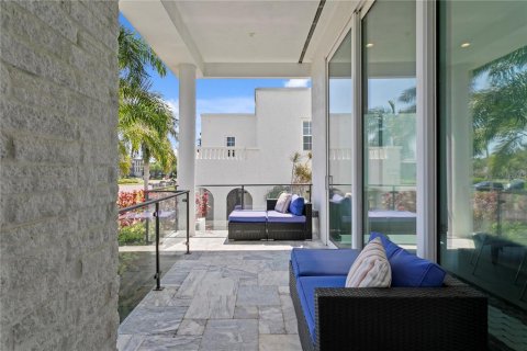 House in Saint Petersburg, Florida 4 bedrooms, 400.13 sq.m. № 2166585 - photo 24