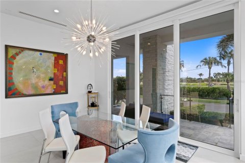 House in Saint Petersburg, Florida 4 bedrooms, 400.13 sq.m. № 2166585 - photo 23