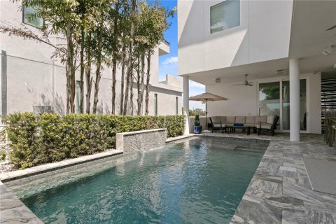 House in Saint Petersburg, Florida 4 bedrooms, 400.13 sq.m. № 2166585 - photo 30