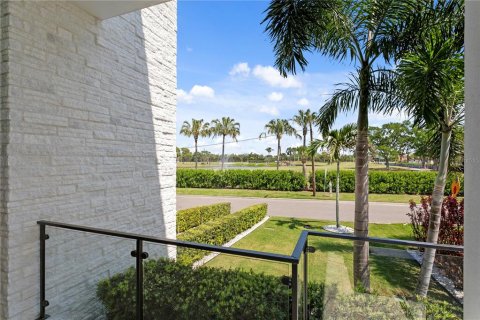 House in Saint Petersburg, Florida 4 bedrooms, 400.13 sq.m. № 2166585 - photo 25