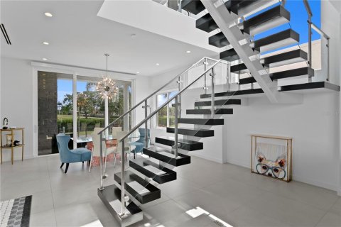 House in Saint Petersburg, Florida 4 bedrooms, 400.13 sq.m. № 2166585 - photo 21