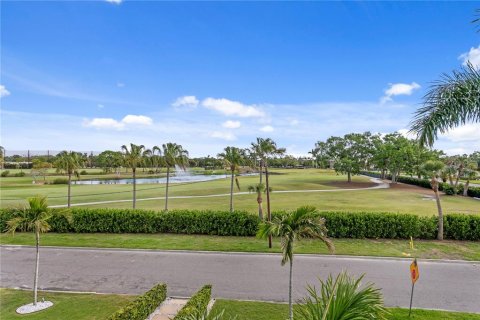 House in Saint Petersburg, Florida 4 bedrooms, 400.13 sq.m. № 2166585 - photo 3