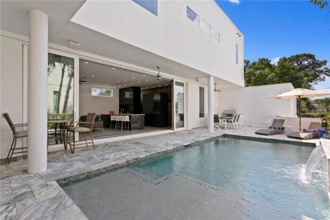 House in Saint Petersburg, Florida 4 bedrooms, 400.13 sq.m. № 2166585 - photo 7