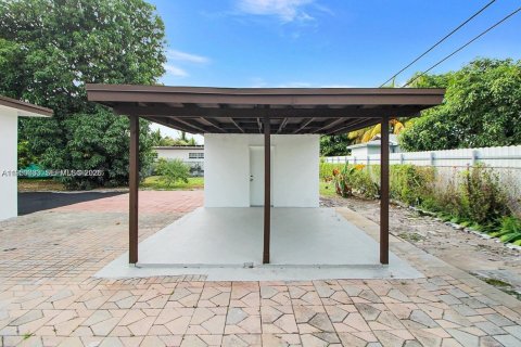 Снять в аренду виллу или дом в Майами, Флорида 3 спальни, 103.12м2, № 2005637 - фото 21