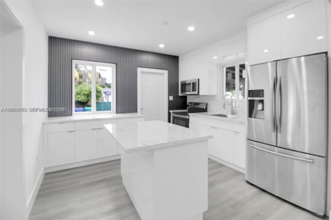 Снять в аренду виллу или дом в Майами, Флорида 3 спальни, 103.12м2, № 2005637 - фото 11