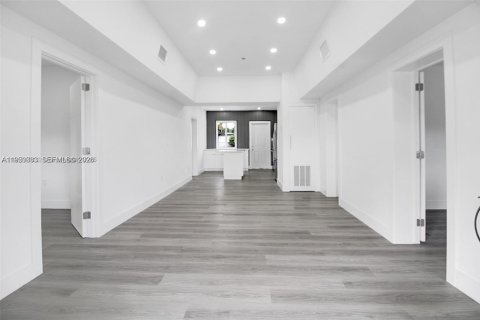 Снять в аренду виллу или дом в Майами, Флорида 3 спальни, 103.12м2, № 2005637 - фото 10