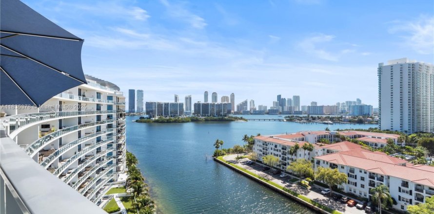 Condominio en Aventura, Florida, 4 dormitorios  № 1818146