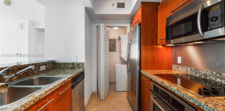 Condominio en Miami Beach, Florida, 1 dormitorio № 2038971