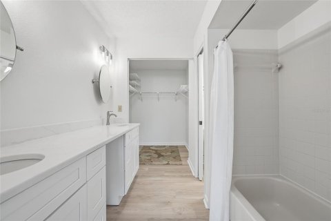 Condo in Saint Petersburg, Florida, 2 bedrooms № 2224283 - photo 14