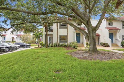 Condo in Saint Petersburg, Florida, 2 bedrooms № 2224283 - photo 2