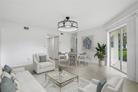 Condo in Saint Petersburg, Florida, 2 bedrooms № 2224283 - photo 7