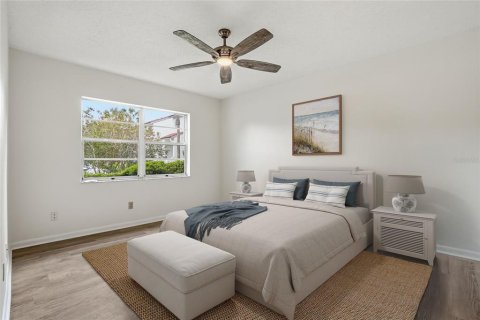 Condo in Saint Petersburg, Florida, 2 bedrooms № 2224283 - photo 12