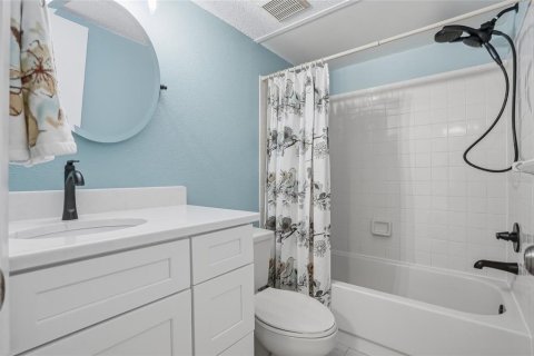 Condo in Saint Petersburg, Florida, 2 bedrooms № 2224283 - photo 19