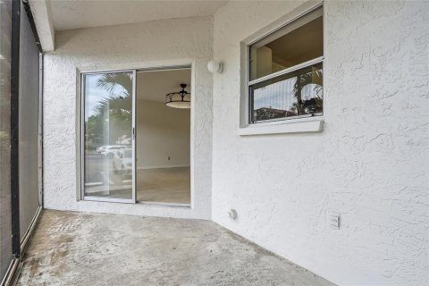 Condo in Saint Petersburg, Florida, 2 bedrooms № 2224283 - photo 20