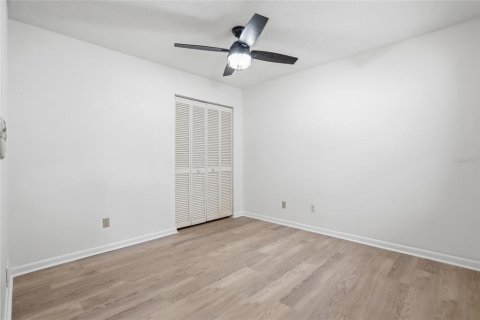 Condo in Saint Petersburg, Florida, 2 bedrooms № 2224283 - photo 18
