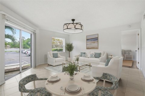 Condo in Saint Petersburg, Florida, 2 bedrooms № 2224283 - photo 5