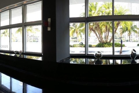 Condo in Miami, Florida, 1 bedroom  № 1683434 - photo 23