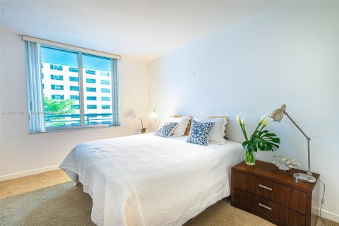 Condo in Miami, Florida, 1 bedroom  № 1683434 - photo 12