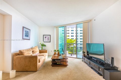 Condo in Miami, Florida, 1 bedroom  № 1683434 - photo 4