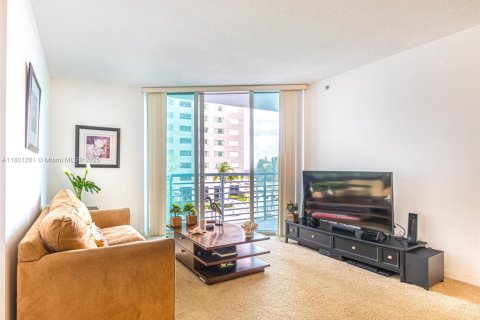 Condo in Miami, Florida, 1 bedroom  № 1683434 - photo 5