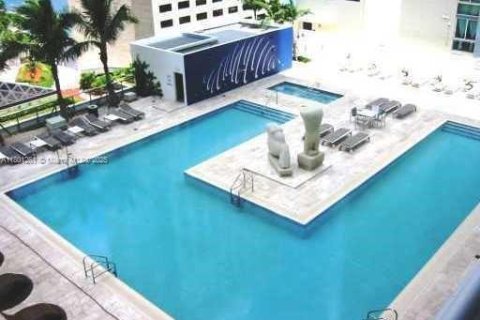 Condo in Miami, Florida, 1 bedroom  № 1683434 - photo 17